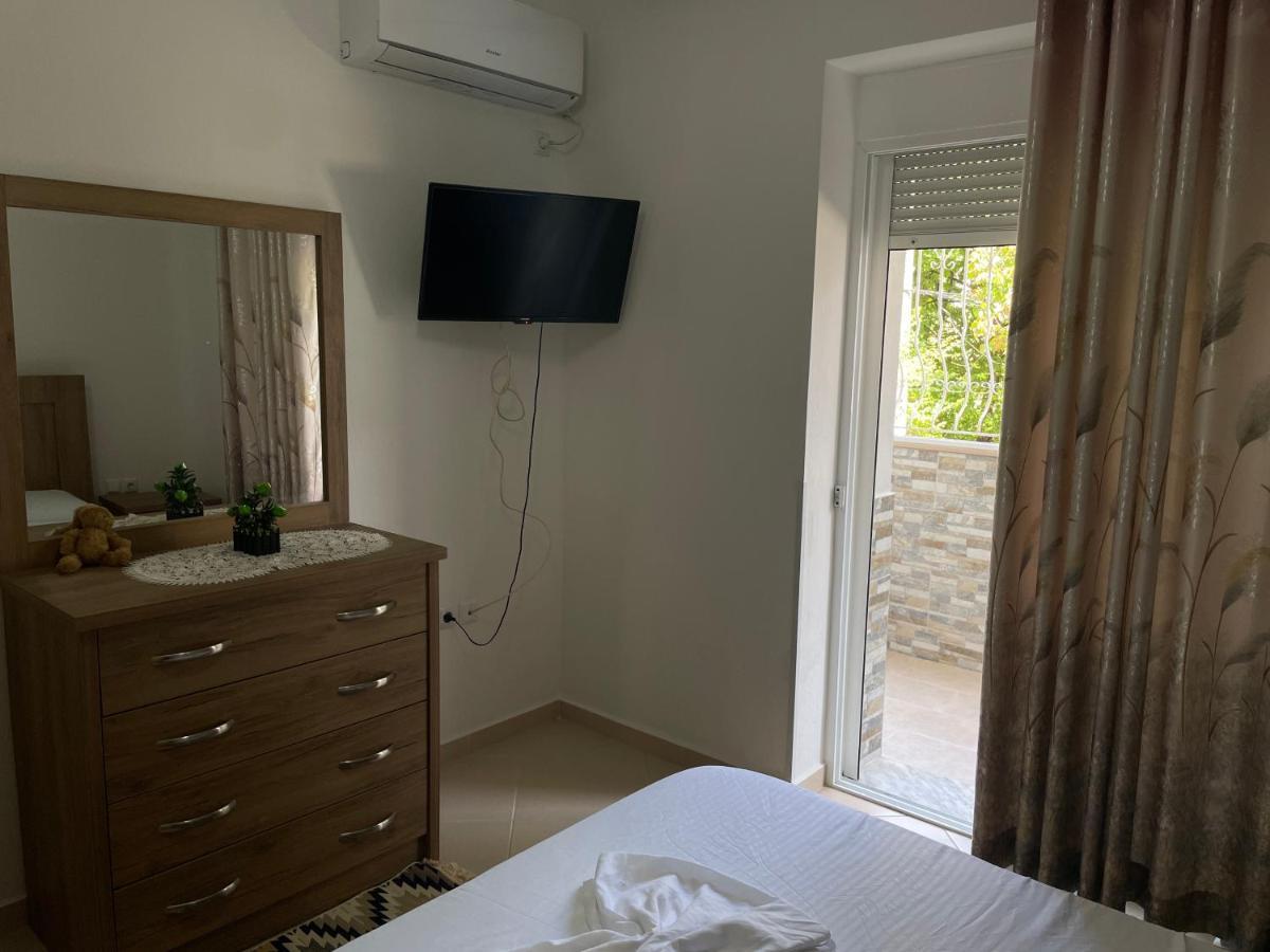 Guest House Taverna Laberia 3 Gjirokaster Luaran gambar